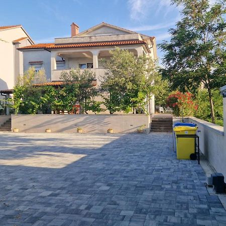Apartments In Rijeka, Free Parking And Large Terrace, 15Min Drive From The Beach 外观 照片