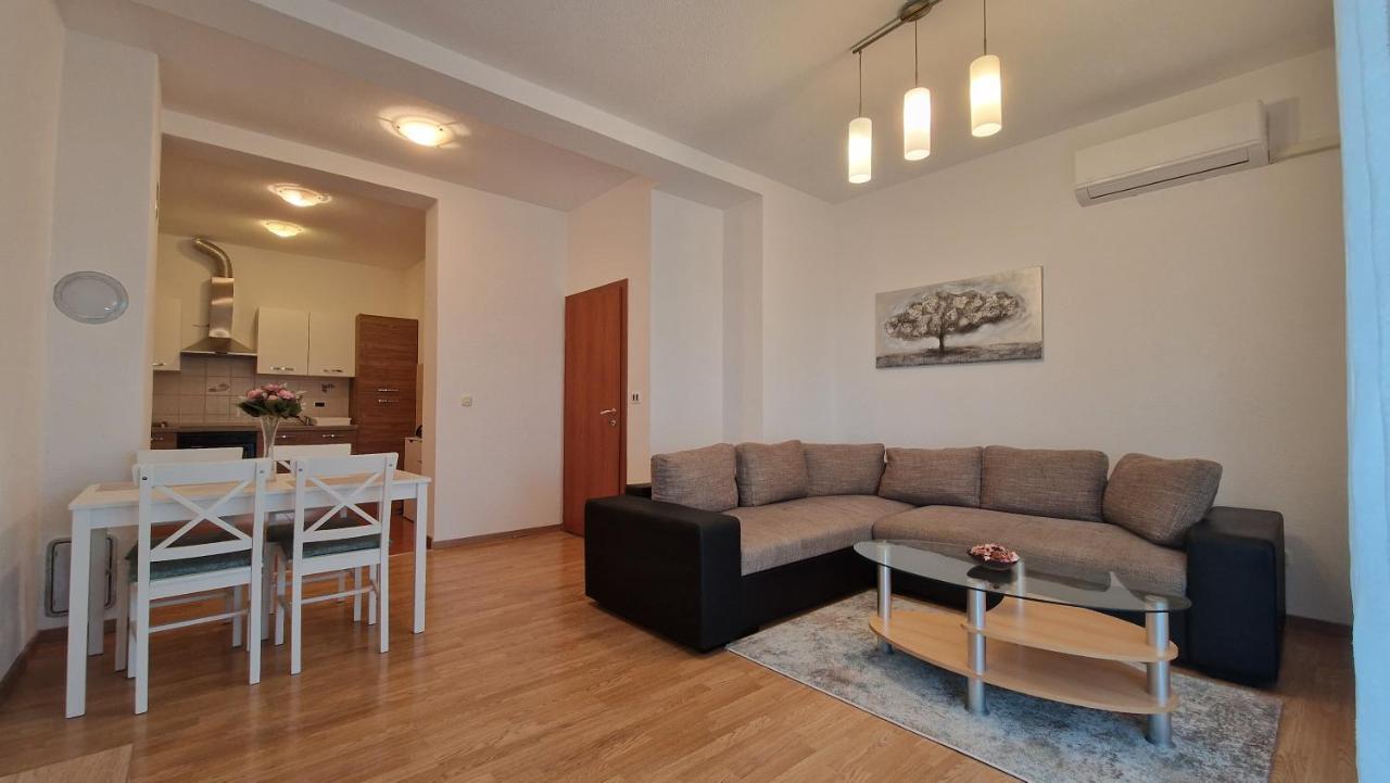 Apartments In Rijeka, Free Parking And Large Terrace, 15Min Drive From The Beach 外观 照片