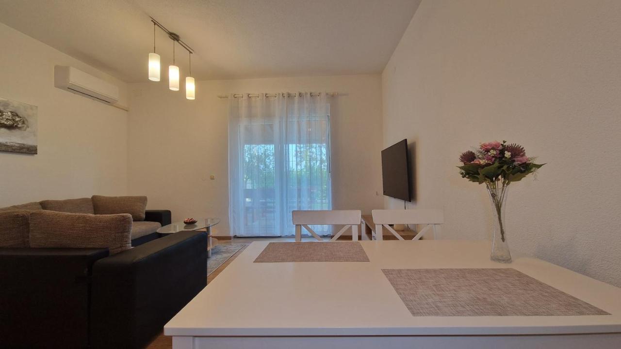 Apartments In Rijeka, Free Parking And Large Terrace, 15Min Drive From The Beach 外观 照片