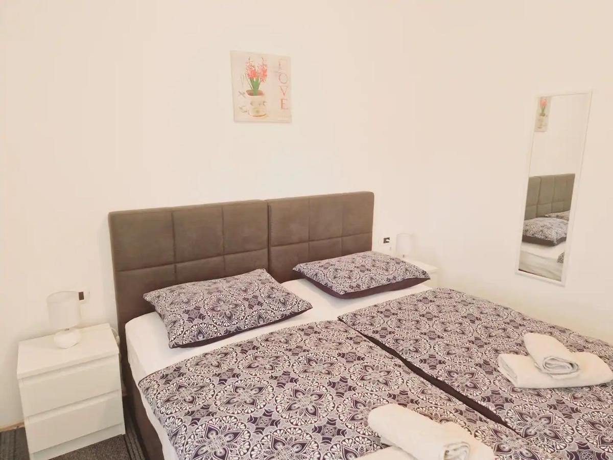 Apartments In Rijeka, Free Parking And Large Terrace, 15Min Drive From The Beach 外观 照片