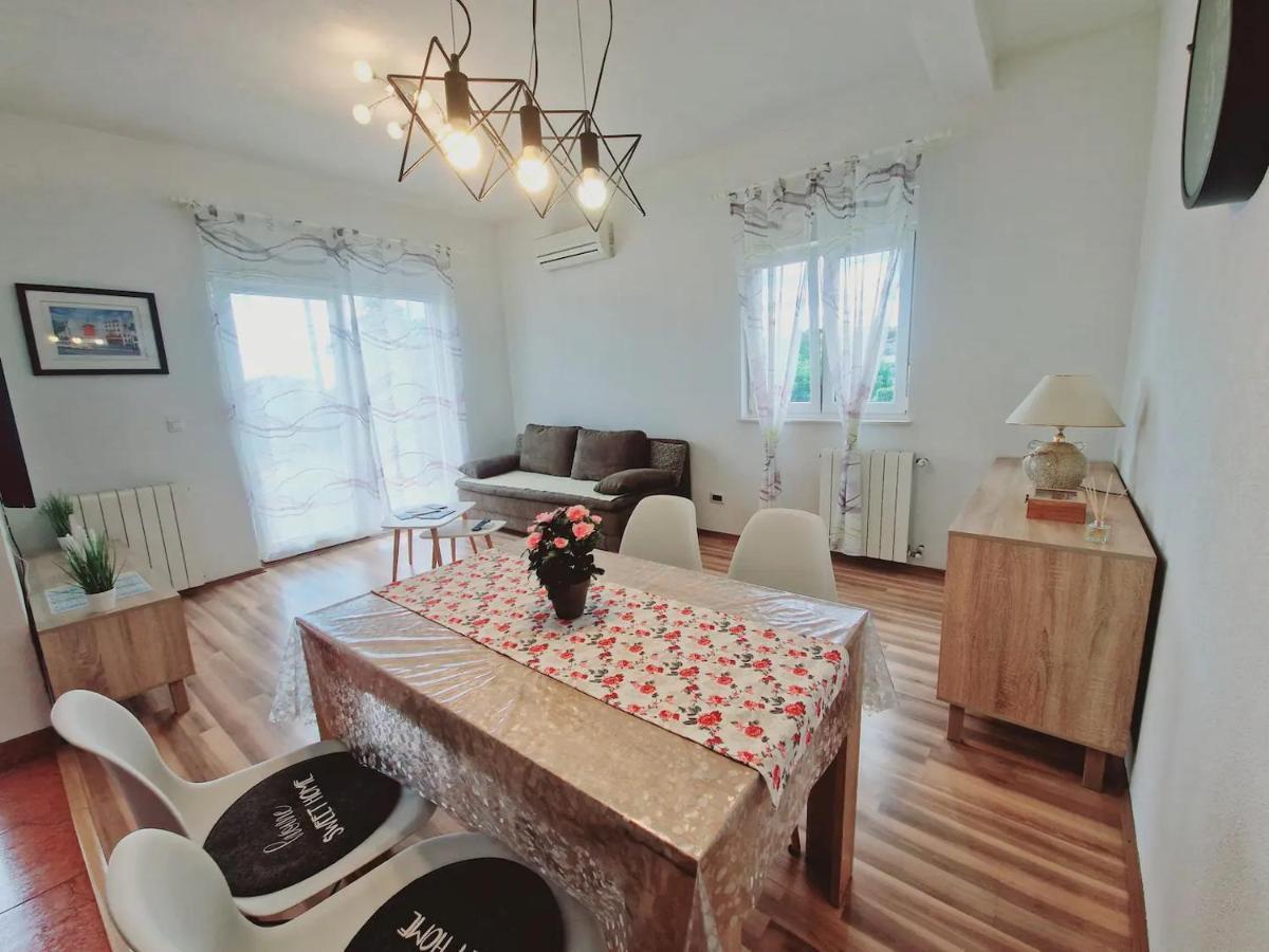 Apartments In Rijeka, Free Parking And Large Terrace, 15Min Drive From The Beach 外观 照片