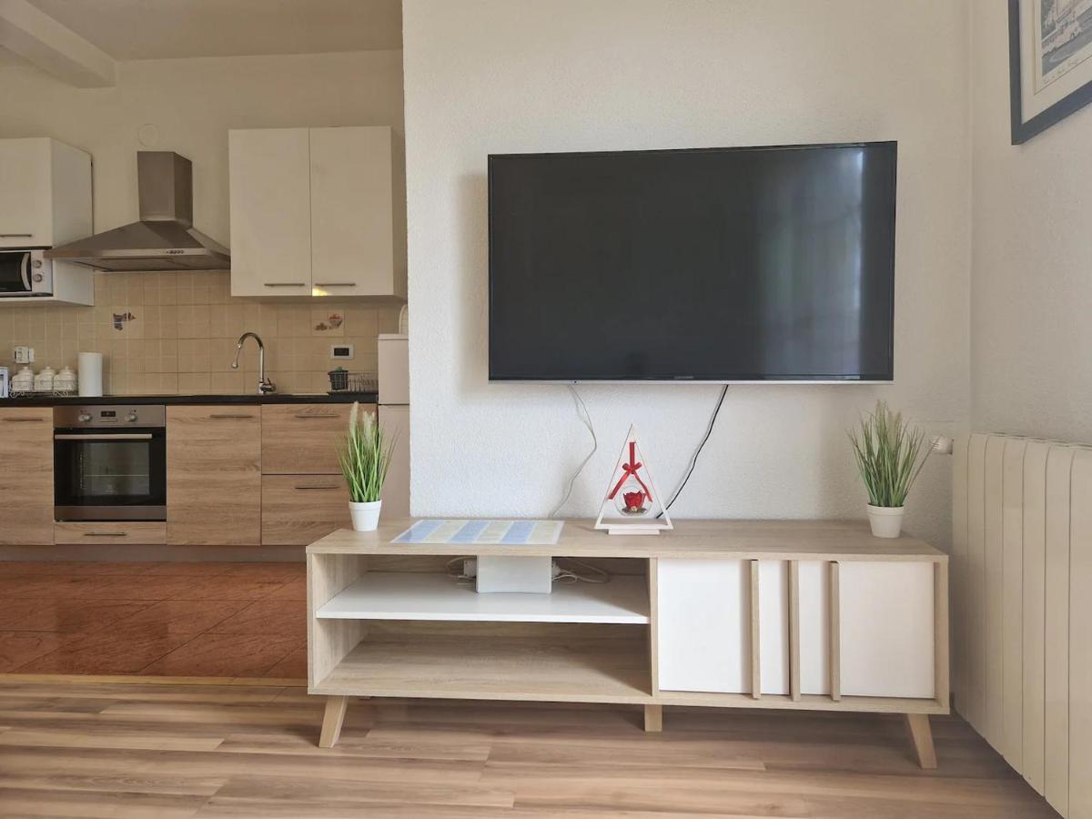 Apartments In Rijeka, Free Parking And Large Terrace, 15Min Drive From The Beach 外观 照片