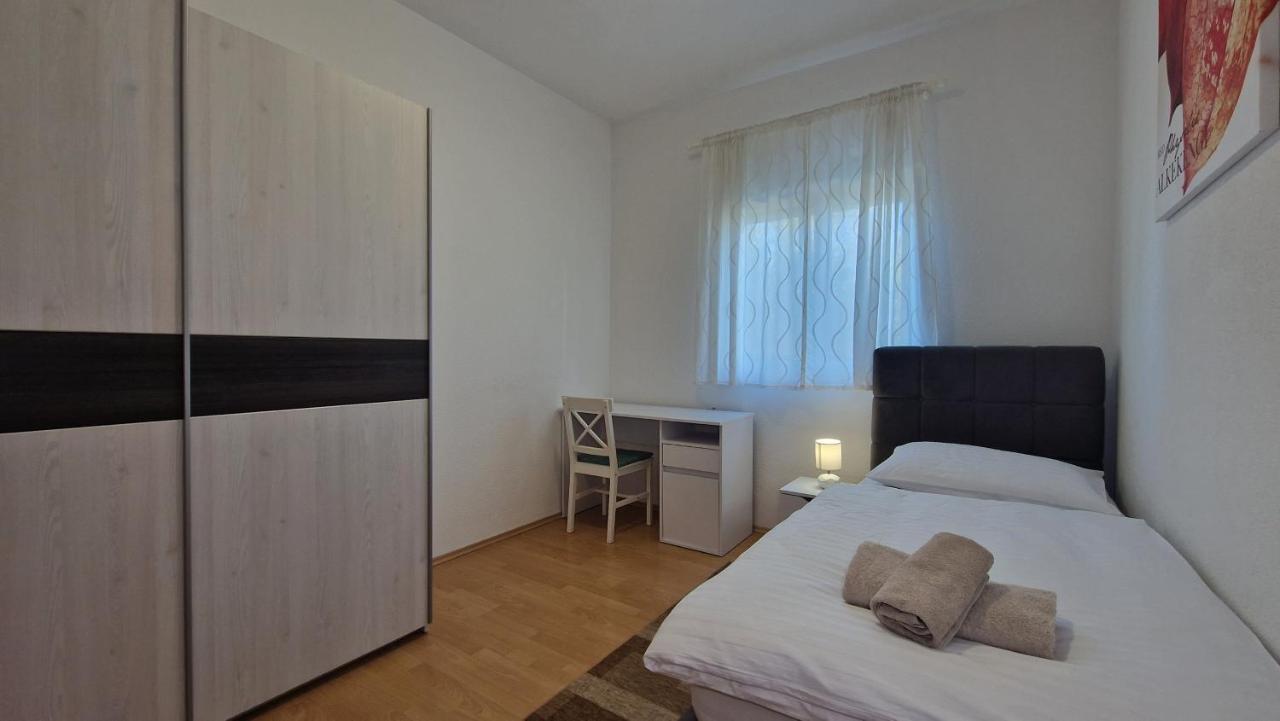 Apartments In Rijeka, Free Parking And Large Terrace, 15Min Drive From The Beach 外观 照片