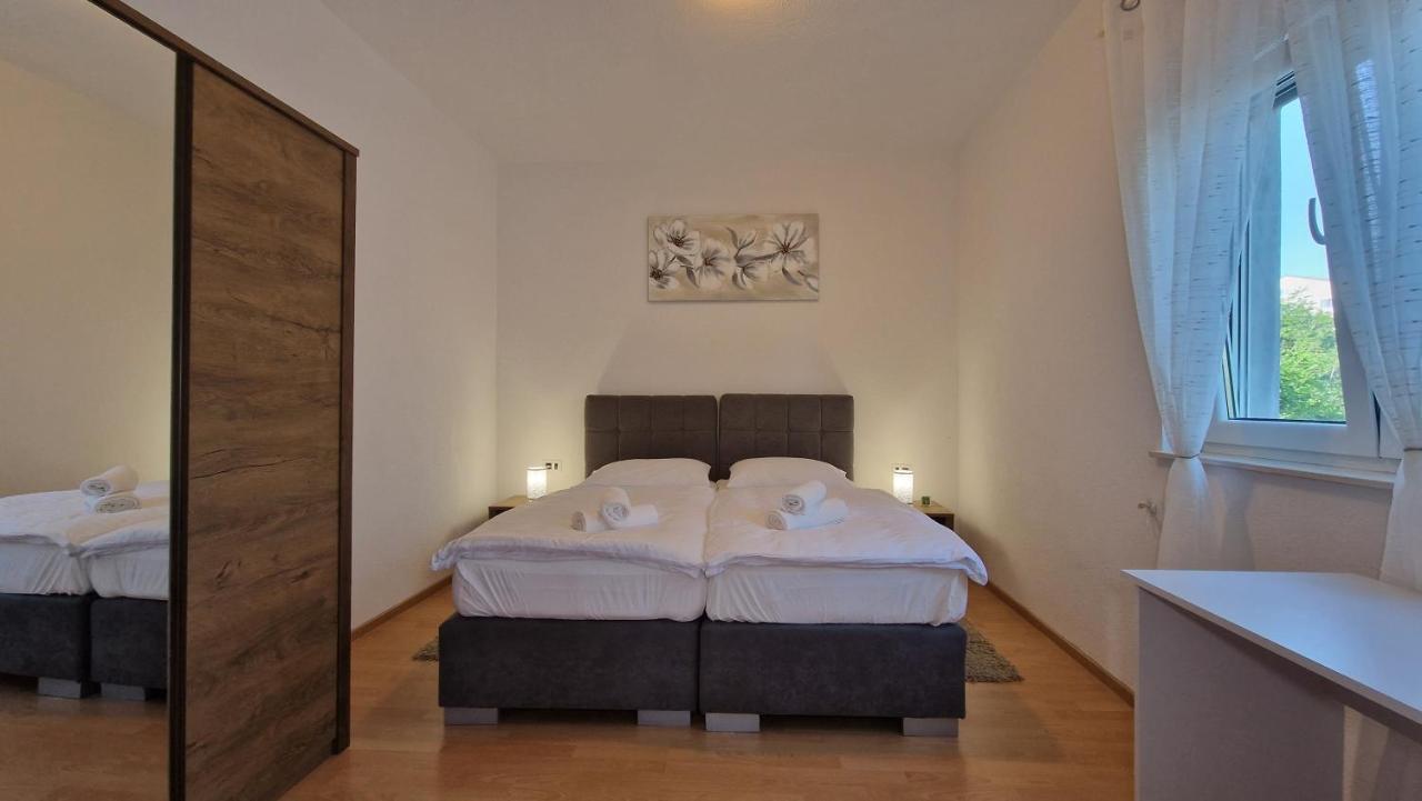 Apartments In Rijeka, Free Parking And Large Terrace, 15Min Drive From The Beach 外观 照片
