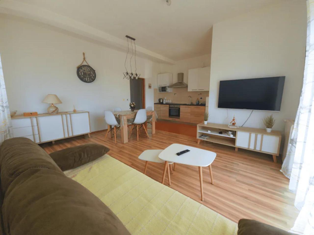 Apartments In Rijeka, Free Parking And Large Terrace, 15Min Drive From The Beach 外观 照片