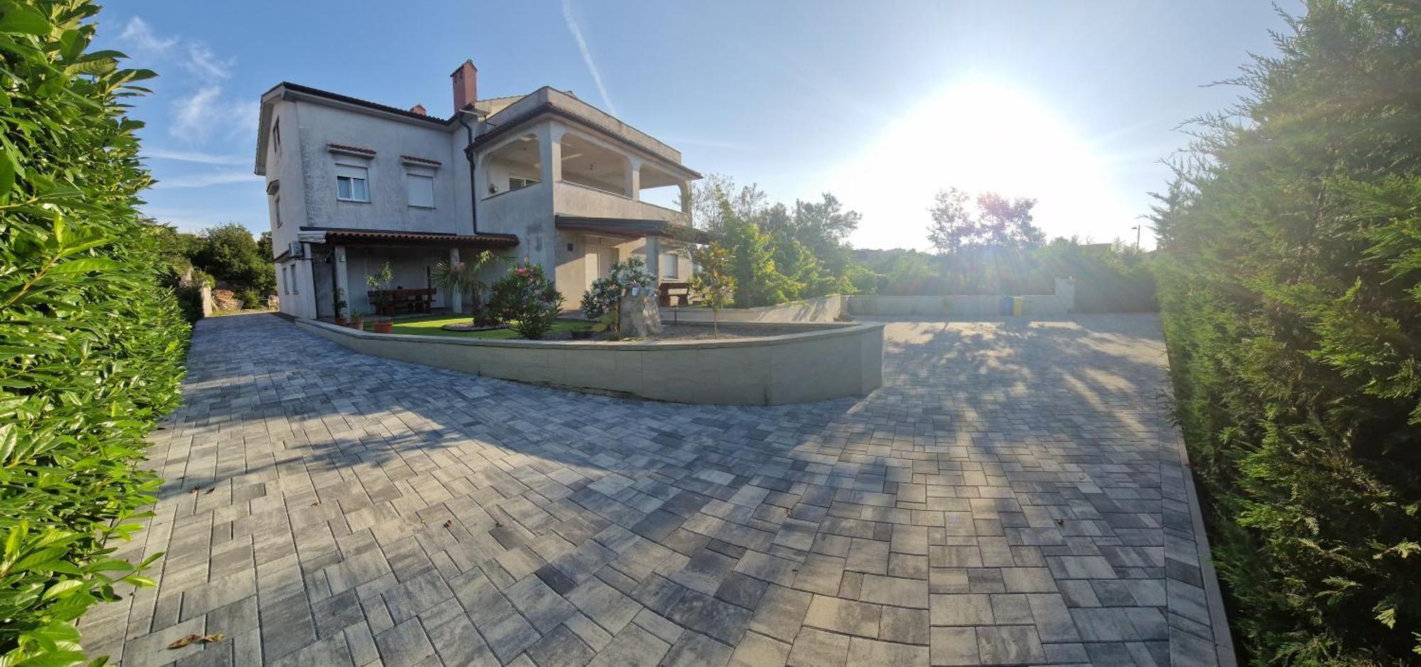 Apartments In Rijeka, Free Parking And Large Terrace, 15Min Drive From The Beach 外观 照片